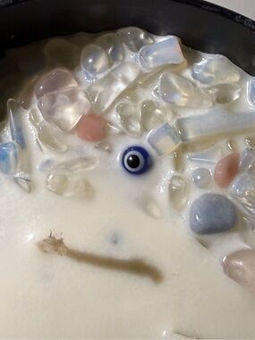 Crystal Candle - Lavender, jasmine and patchouli scented
